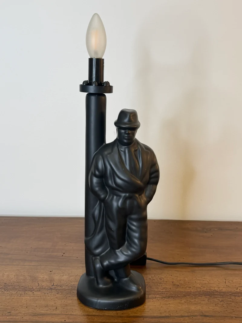 Lampe de table Art Déco en céramique noire – Personnage stylisé – 50 cm