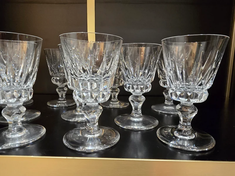 12 verres à vin Saint-Louis modèle Guernesey en cristal taillé