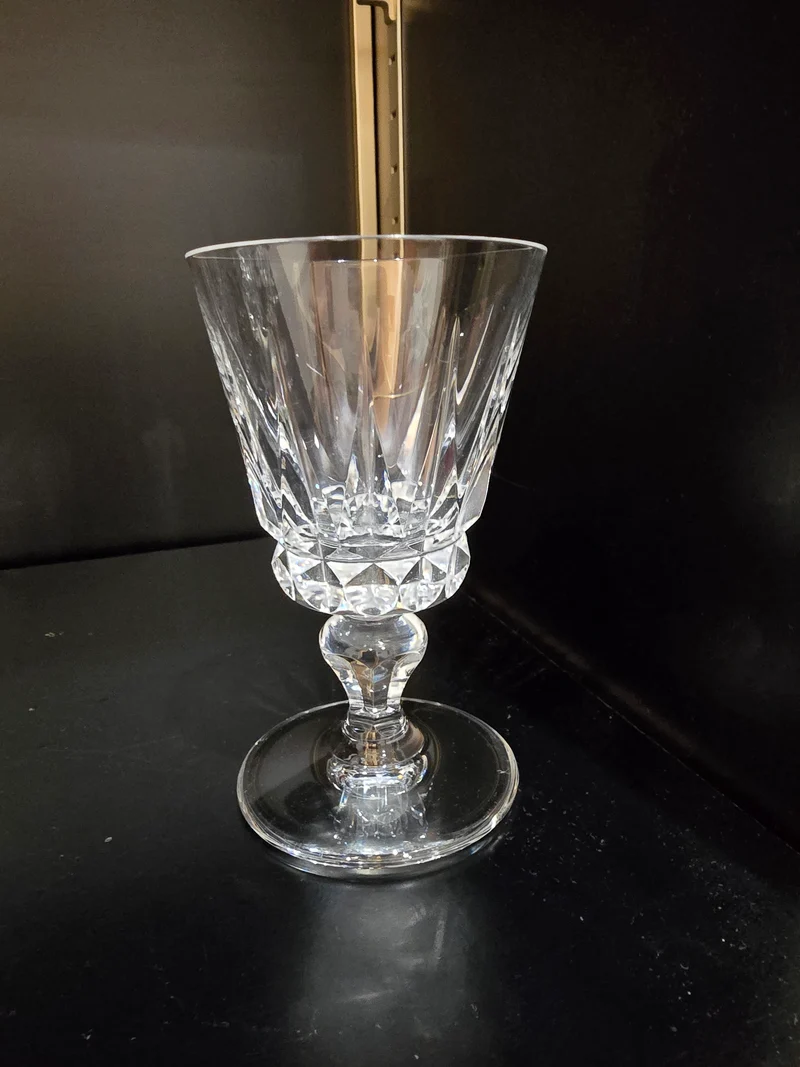 12 verres à vin Saint-Louis modèle Guernesey en cristal taillé