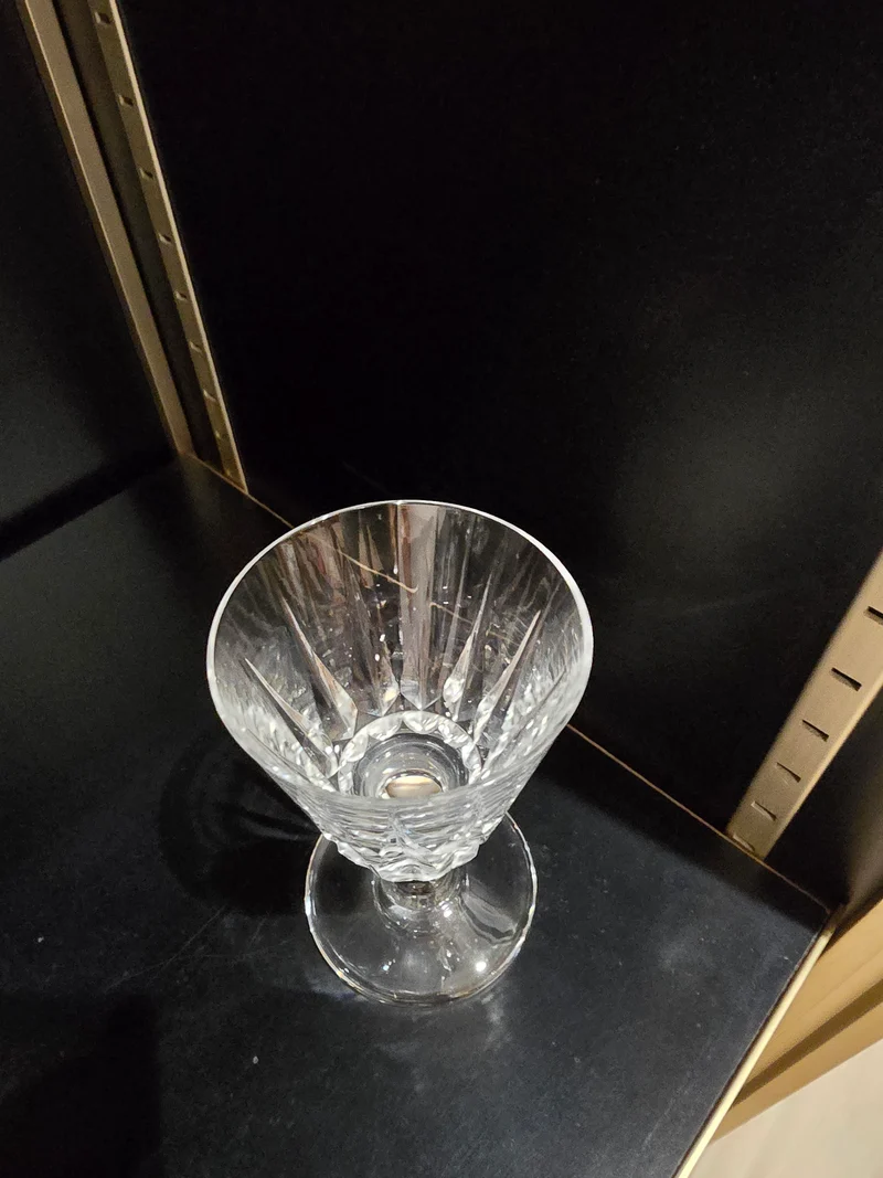 12 verres à vin Saint-Louis modèle Guernesey en cristal taillé