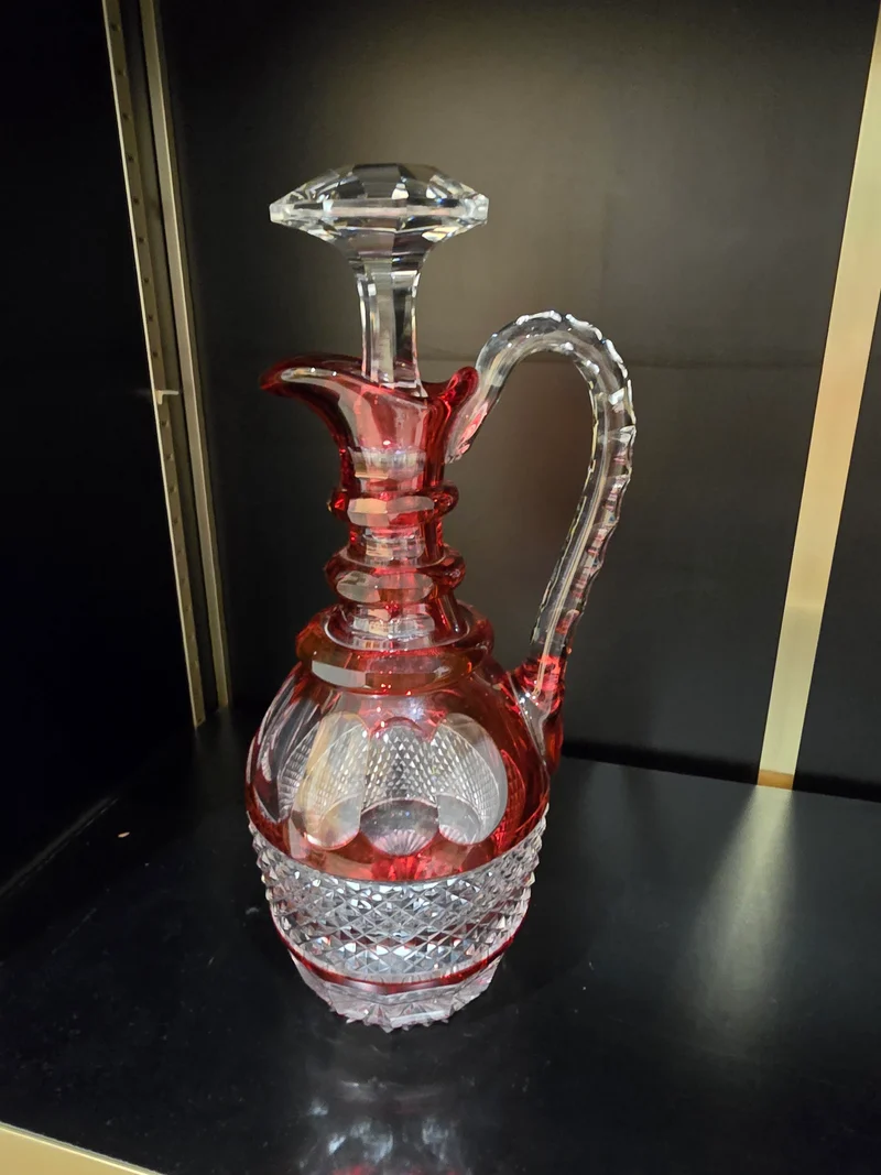 Carafe aiguière en cristal doublé rouge – Saint-Louis