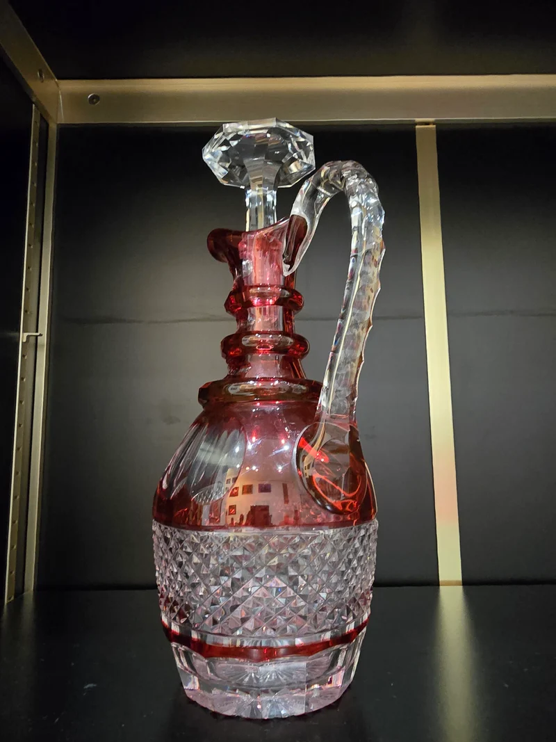 Carafe aiguière en cristal doublé rouge – Saint-Louis