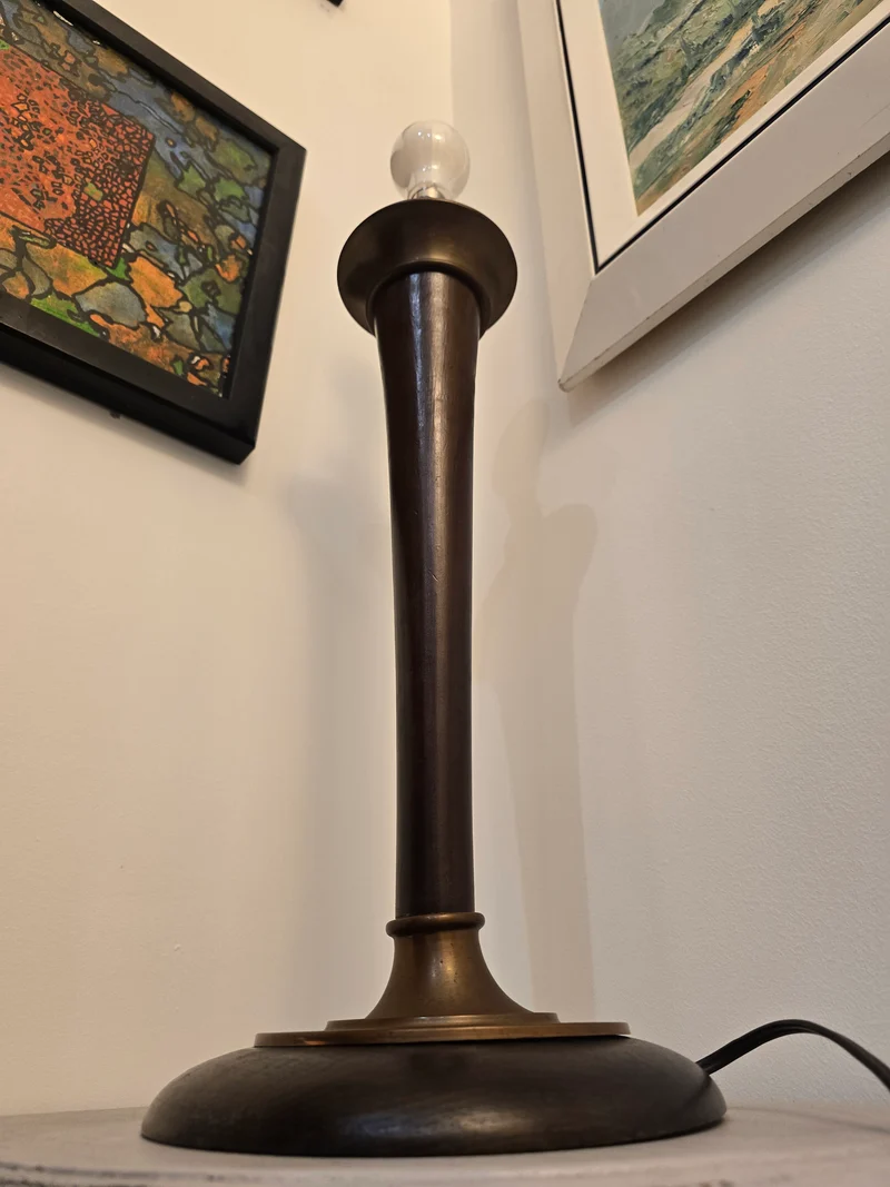 Pied de Lampe vintage style scandinave en bois foncé et métal bronze – 58 cm
