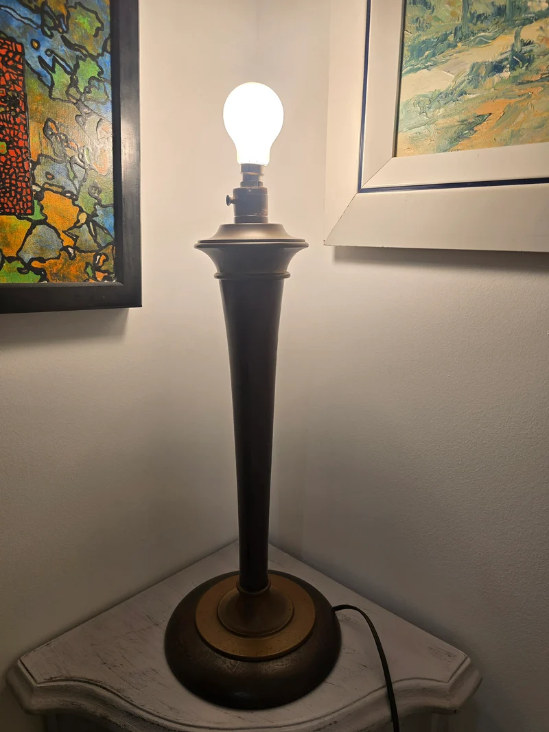 Pied de Lampe vintage style scandinave en bois foncé et métal bronze – 58 cm