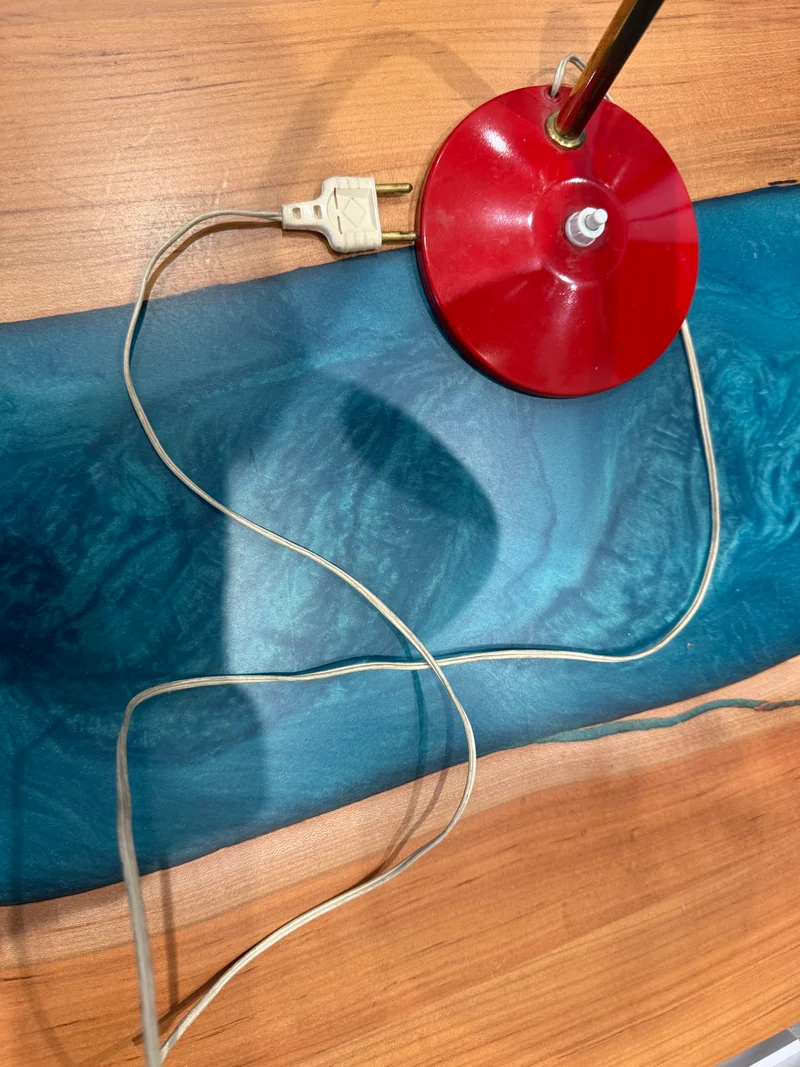 Lampe de bureau vintage Aluminor rouge – Design années 70