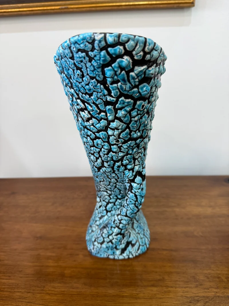 Grand vase sculptural céramique émaillée texturée bleu turquoise et noir – Double cornet – H. 31 cm