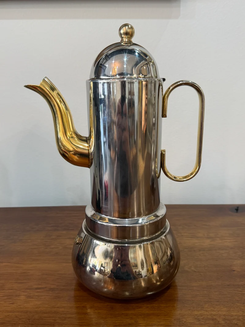 Cafetière espresso italienne CHÉRIE 12 tasses – Inox 18/10 et finitions or 24 Kt – Made in Italy – H. 29 cm