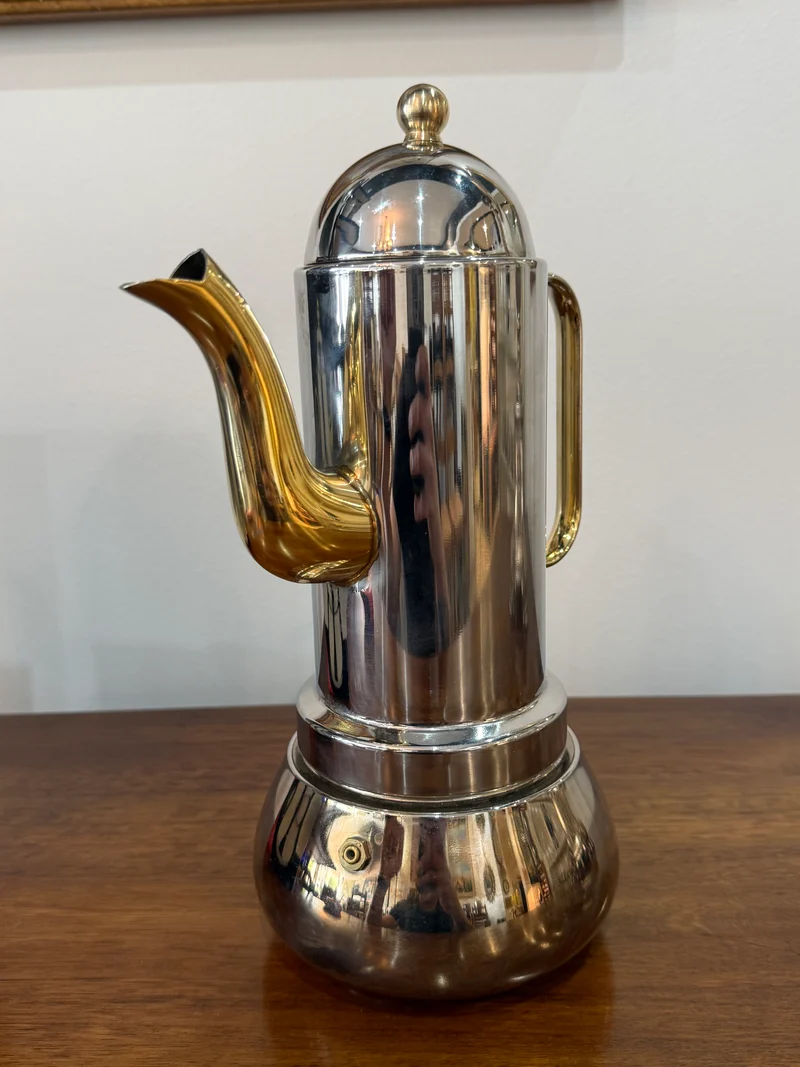 Cafetière espresso italienne CHÉRIE 12 tasses – Inox 18/10 et finitions or 24 Kt – Made in Italy – H. 29 cm
