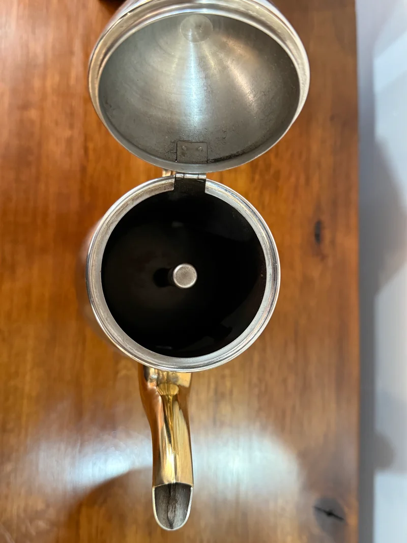Cafetière espresso italienne CHÉRIE 12 tasses – Inox 18/10 et finitions or 24 Kt – Made in Italy – H. 29 cm