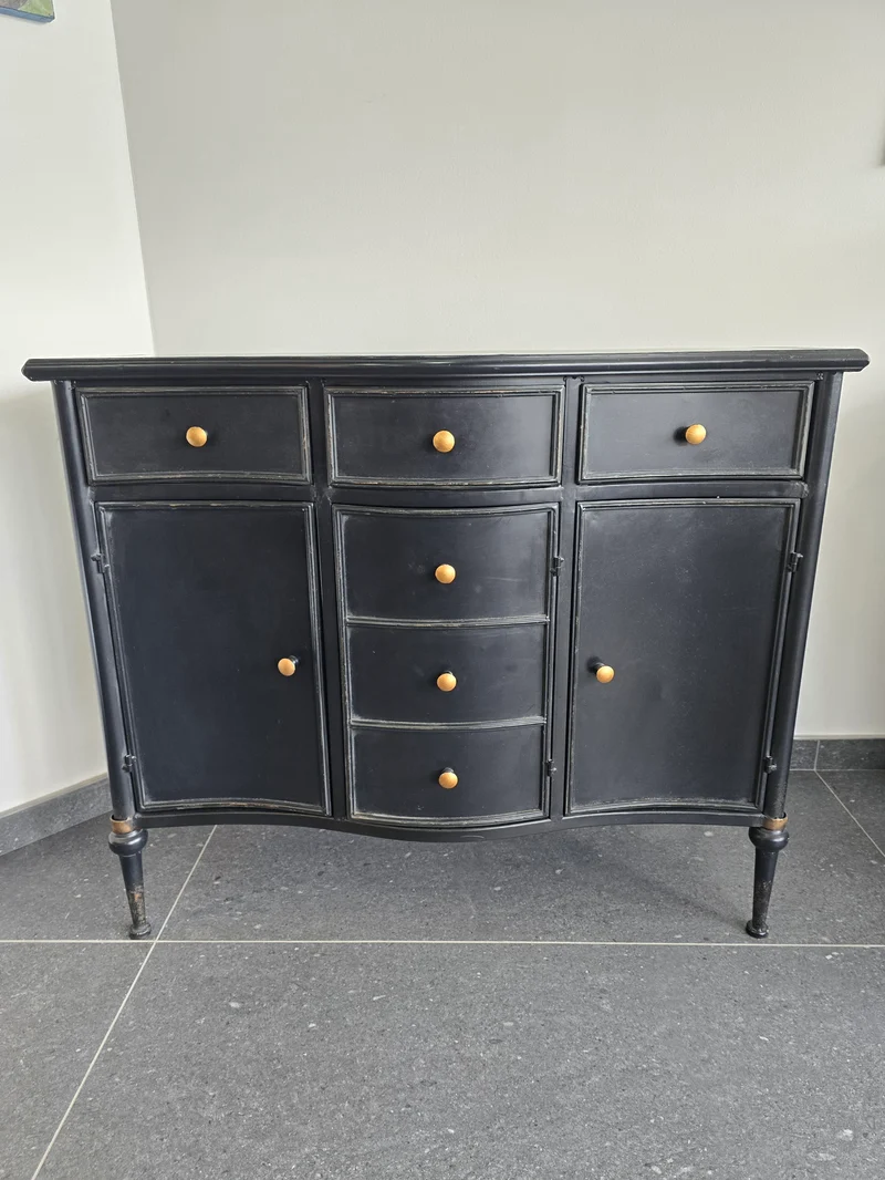 Buffet contemporain en métal noir – meuble moderne