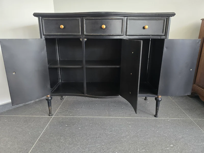 Buffet contemporain en métal noir – meuble moderne