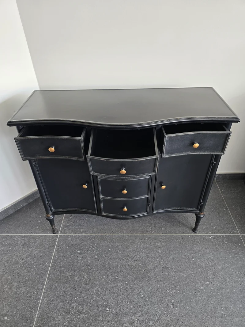 Buffet contemporain en métal noir – meuble moderne
