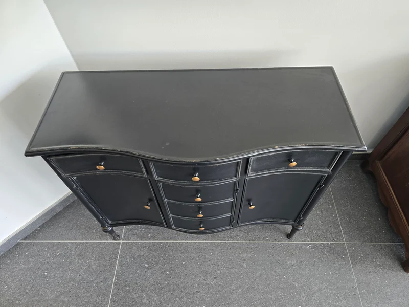 Buffet contemporain en métal noir – meuble moderne