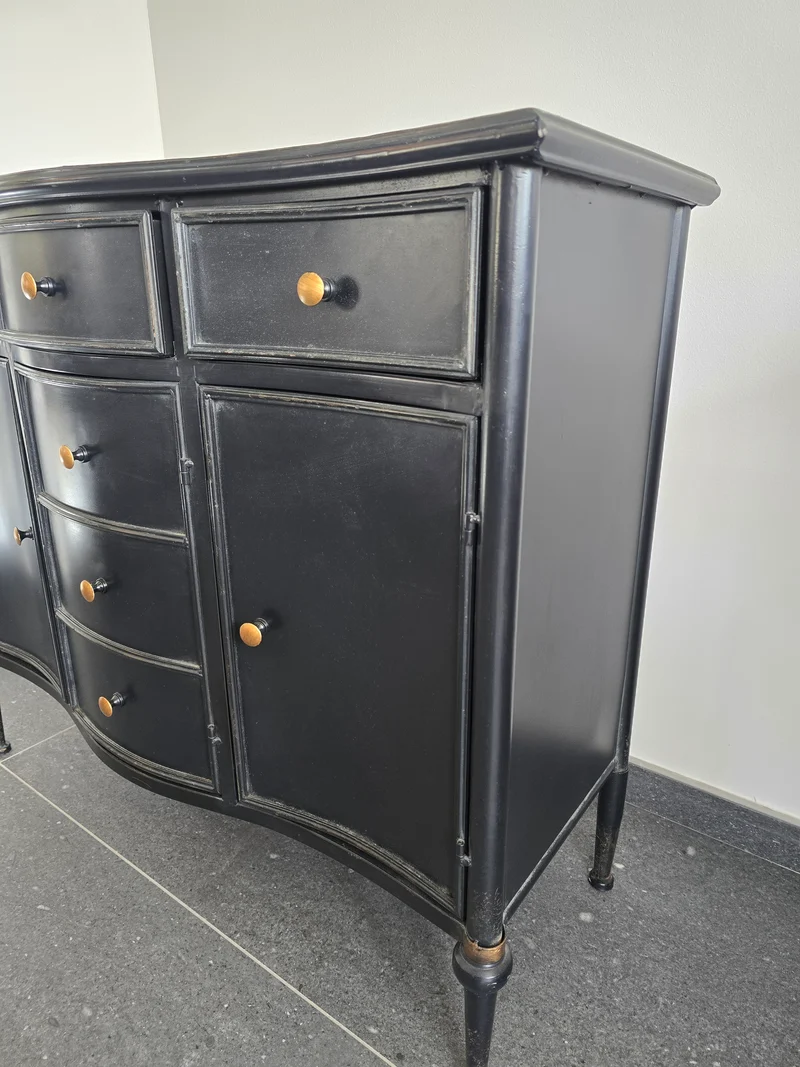 Buffet contemporain en métal noir – meuble moderne