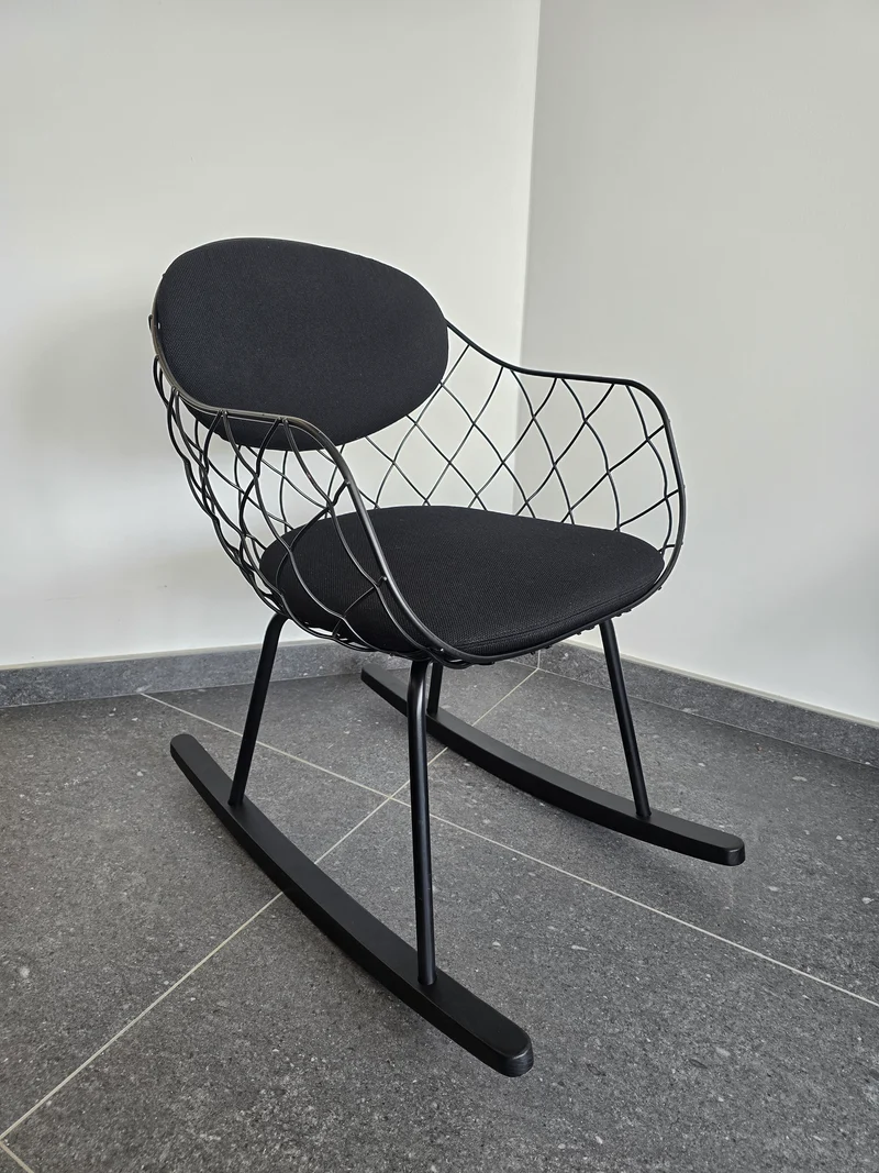 Fauteuil à bascule design Piña – Jaime Hayon pour Magis – Made in Italy