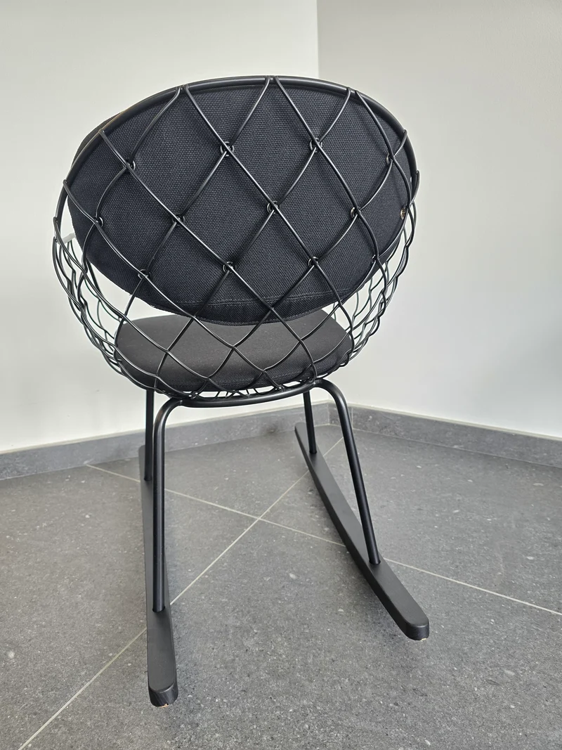 Fauteuil à bascule design Piña – Jaime Hayon pour Magis – Made in Italy
