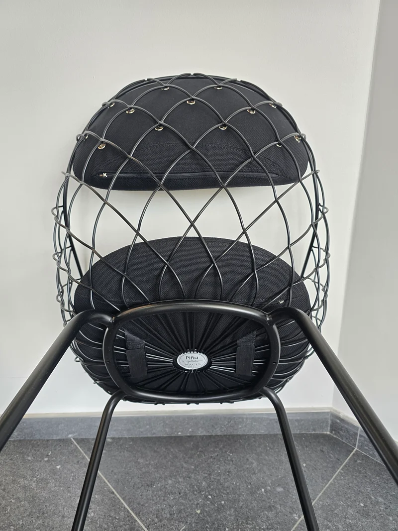 Fauteuil à bascule design Piña – Jaime Hayon pour Magis – Made in Italy