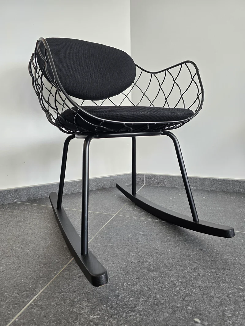 Fauteuil à bascule design Piña – Jaime Hayon pour Magis – Made in Italy