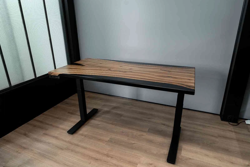 Plateau sur-mesure bois brut et époxy