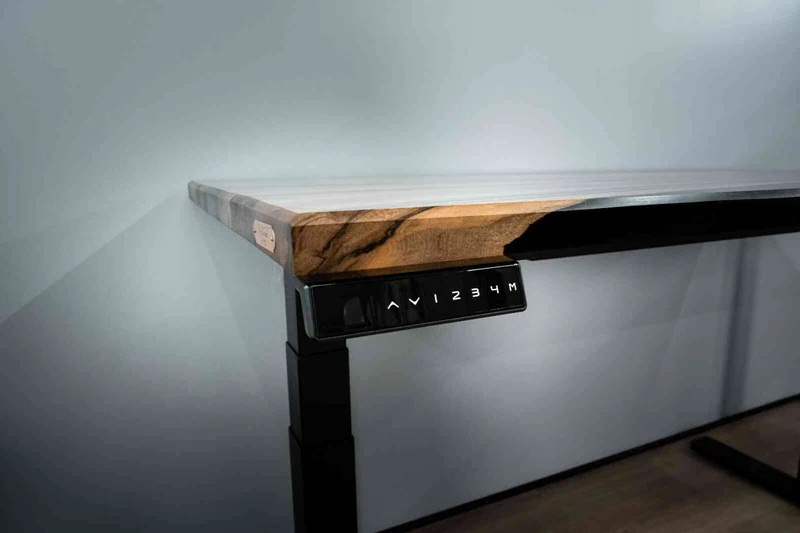 Plateau sur-mesure bois brut et époxy
