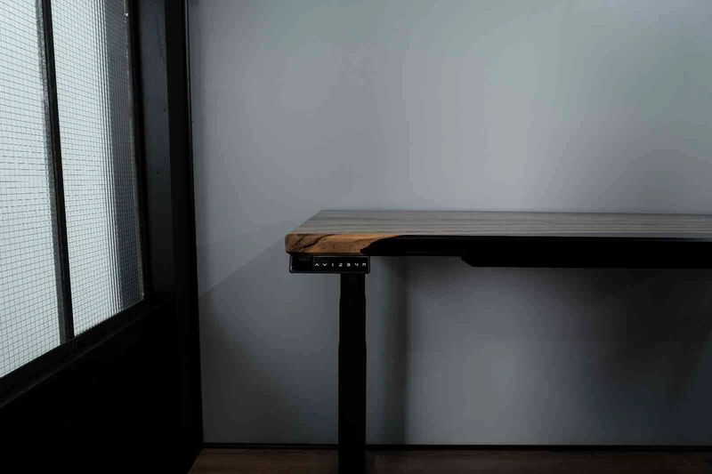 Plateau sur-mesure bois brut et époxy