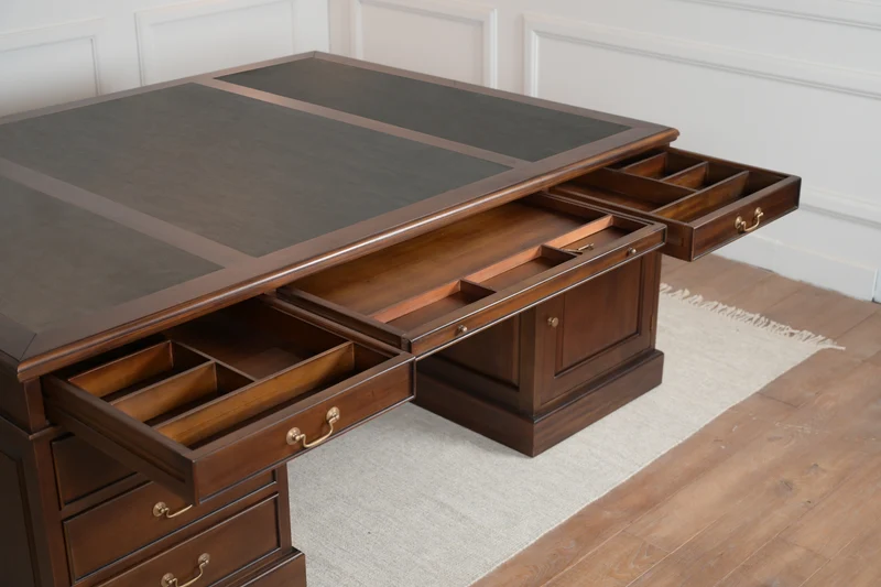 Regent 200x150 Walnoot, partnerdesk, klassiek Engels bureau, massief mahoniehout