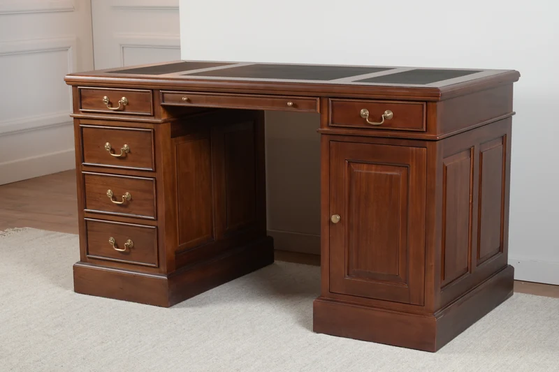 Regent 140x70 Amber, klassiek Engels bureau, massief mahoniehout