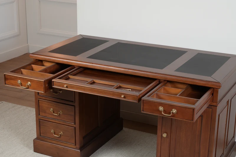 Regent 140x70 Amber, klassiek Engels bureau, massief mahoniehout