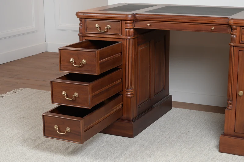 Pillar 140x70 Amber, klassiek Engels bureau, massief mahoniehout
