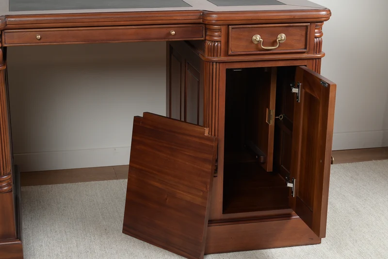 Pillar 140x70 Amber, klassiek Engels bureau, massief mahoniehout