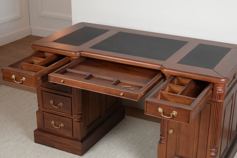 Pillar 140x70 Amber, klassiek Engels bureau, massief mahoniehout