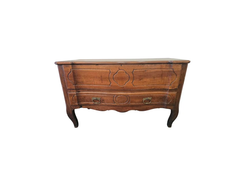 Commode coffre régionale en noyer massif, style Louis XV – fin XVIIIe / début XIXe siècle