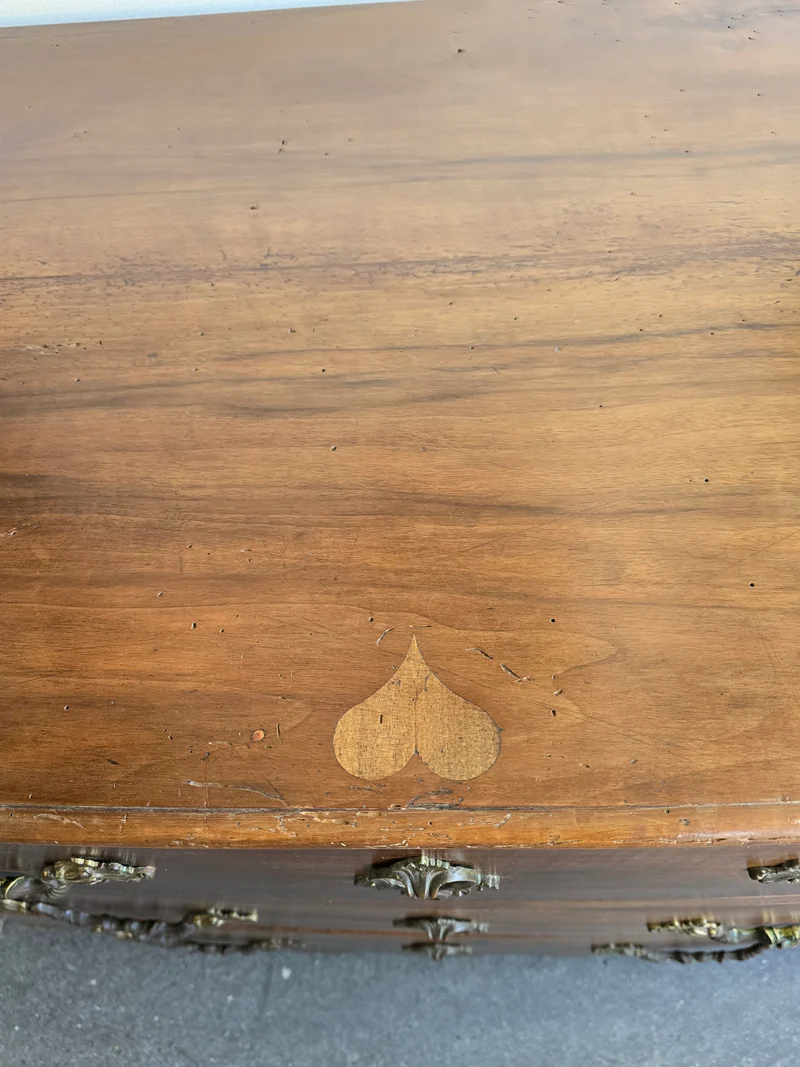 Commode provinciale en noyer massif – Époque Louis XIV / Régence – Début XVIIIᵉ siècle