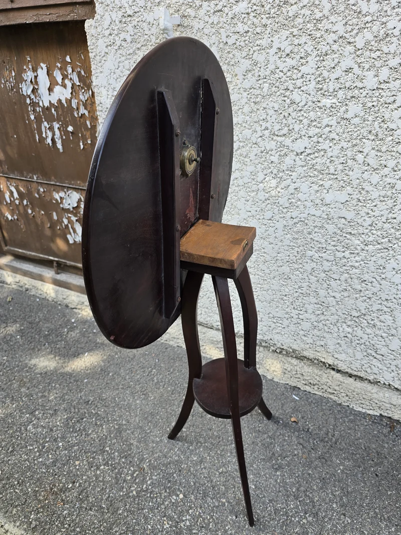 Guéridon tripode en acajou, à plateau basculant – Époque Directoire / début XIXᵉ siècle