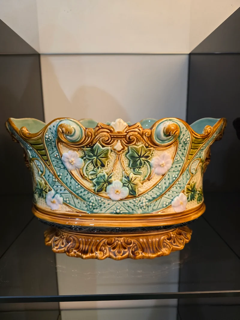 Jardinière en barbotine Art Nouveau – Décor liserons & feuillages – Vers 1900