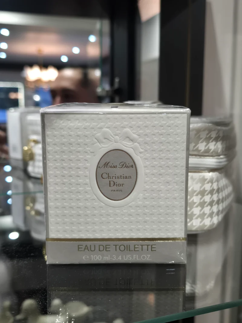 Coffret Miss Dior – Eau de Toilette 100 ml + Trousse Dior – Édition discontinue