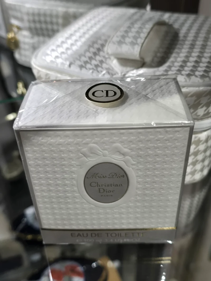 Coffret Miss Dior – Eau de Toilette 100 ml + Trousse Dior – Édition discontinue