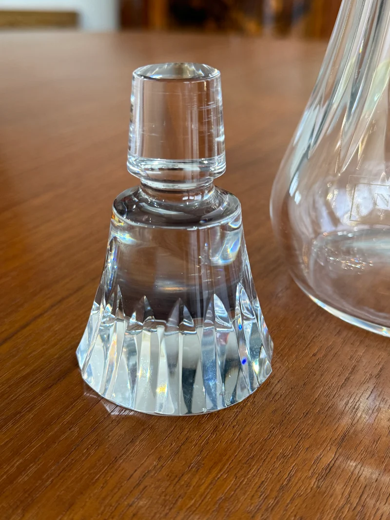 Carafe en cristal Baccarat pour Cognac Bisquit Fine Champagne – 26 cm – Modèle à côtes verticales