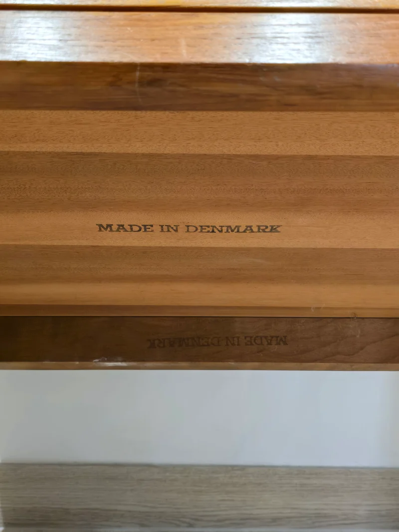 Table de chevet scandinave en teck – Made in Denmark – Années 60