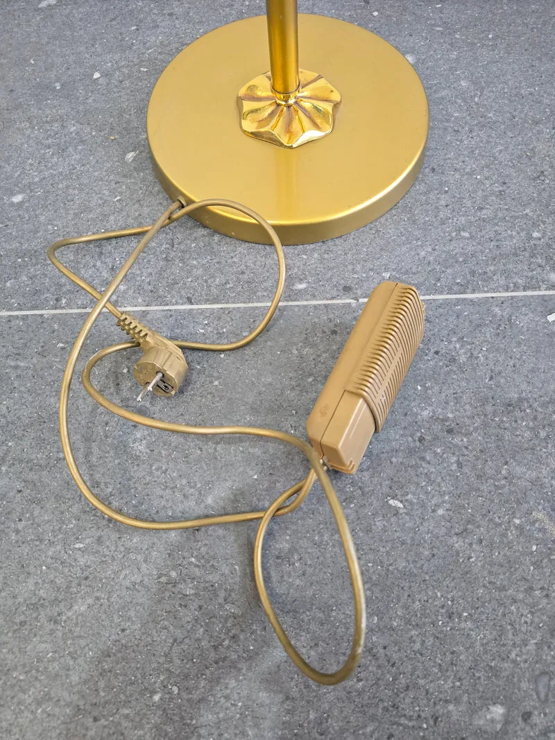 Lampadaire vintage en métal doré – Coupe opaline – Style néoclassique années 70/80