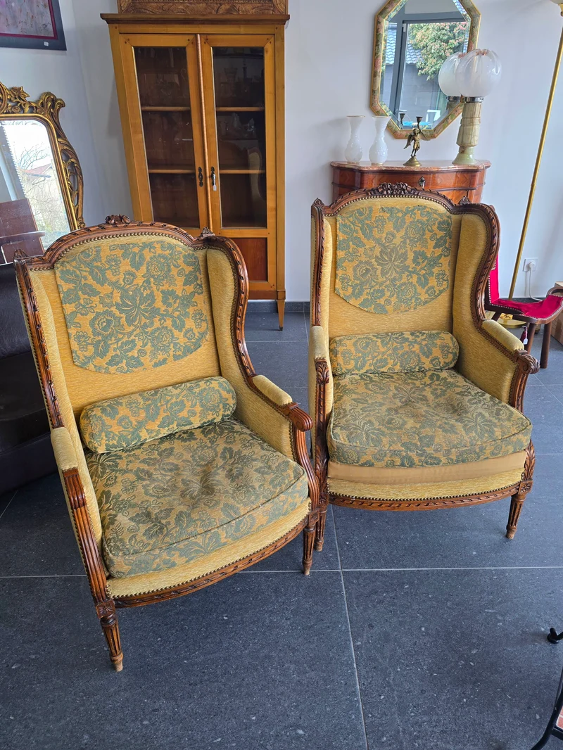fauteuils bergères Louis XVI – paire dépareillées – XIXe / début XXe