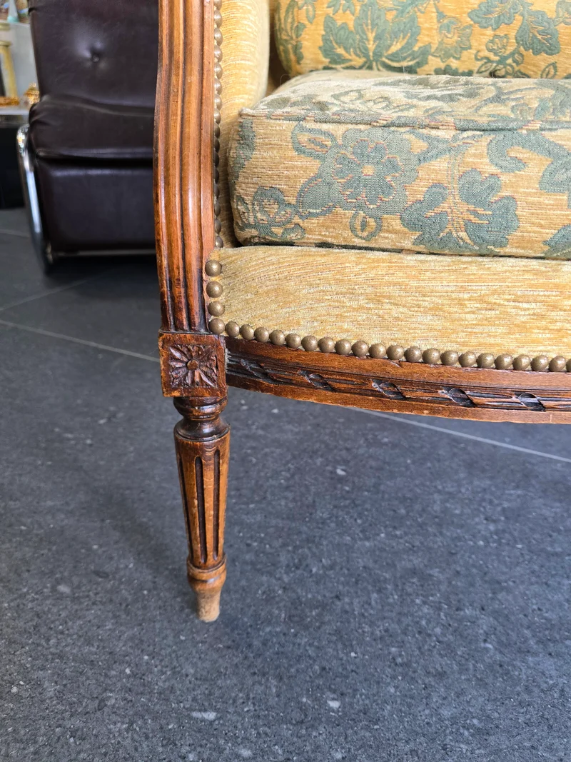 fauteuils bergères Louis XVI – paire dépareillées – XIXe / début XXe