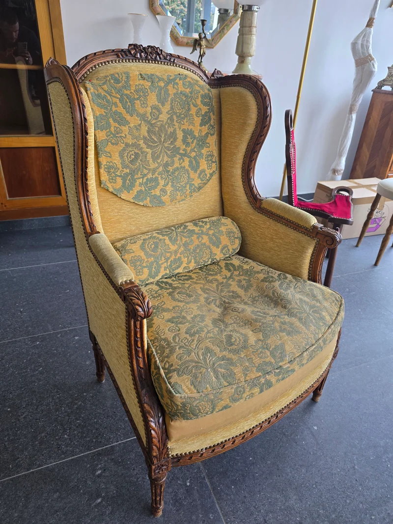 fauteuils bergères Louis XVI – paire dépareillées – XIXe / début XXe