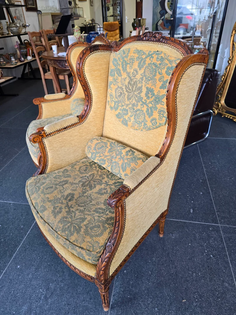 fauteuils bergères Louis XVI – paire dépareillées – XIXe / début XXe