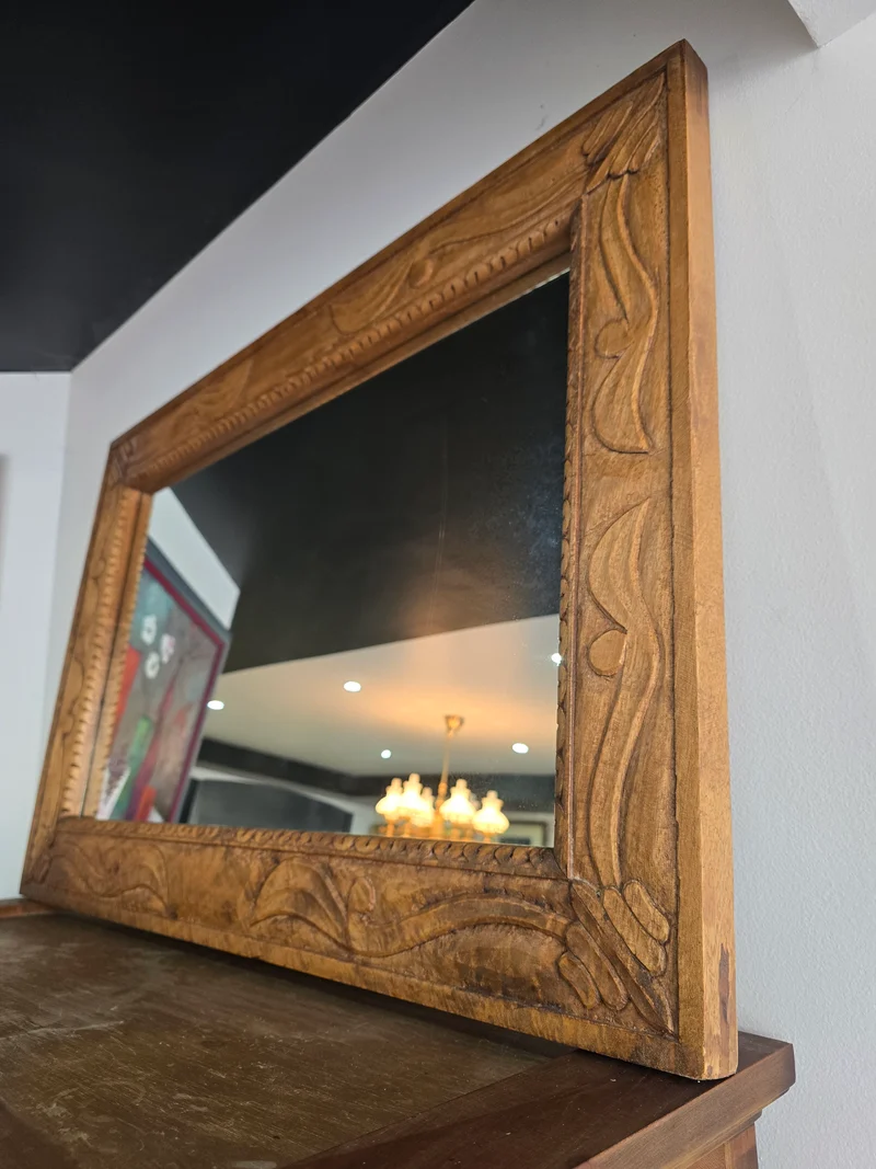 Grand miroir mural en bois sculpté – travail artisanal