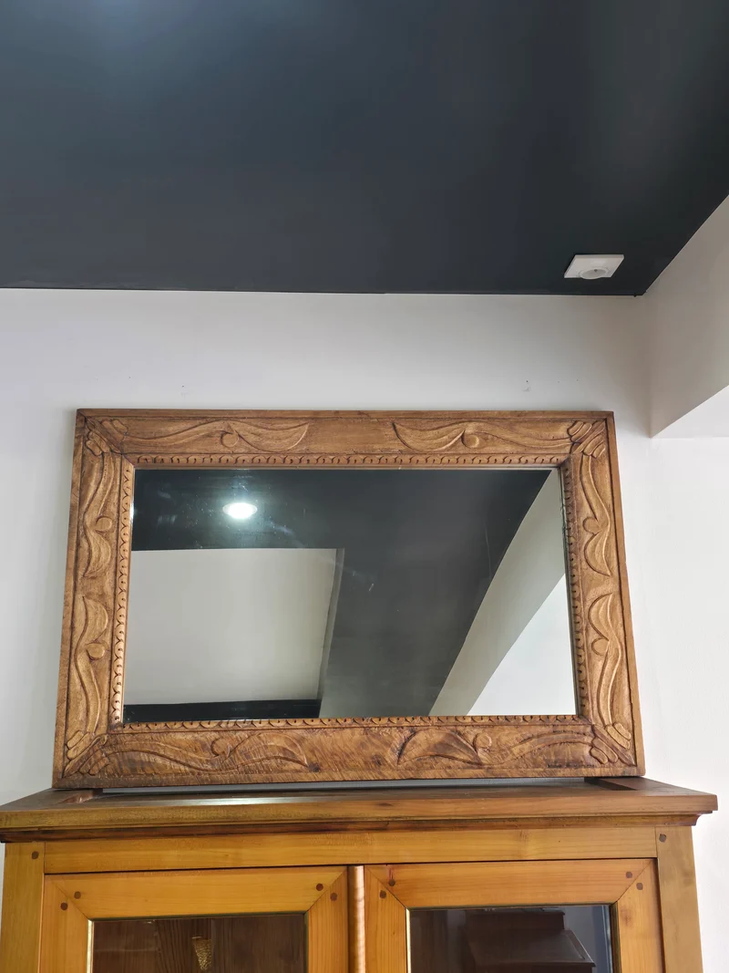 Grand miroir mural en bois sculpté – travail artisanal