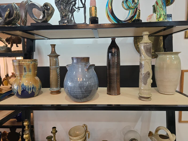 Vase sculptural en grès émaillé – Travail artisanal – Années 70's