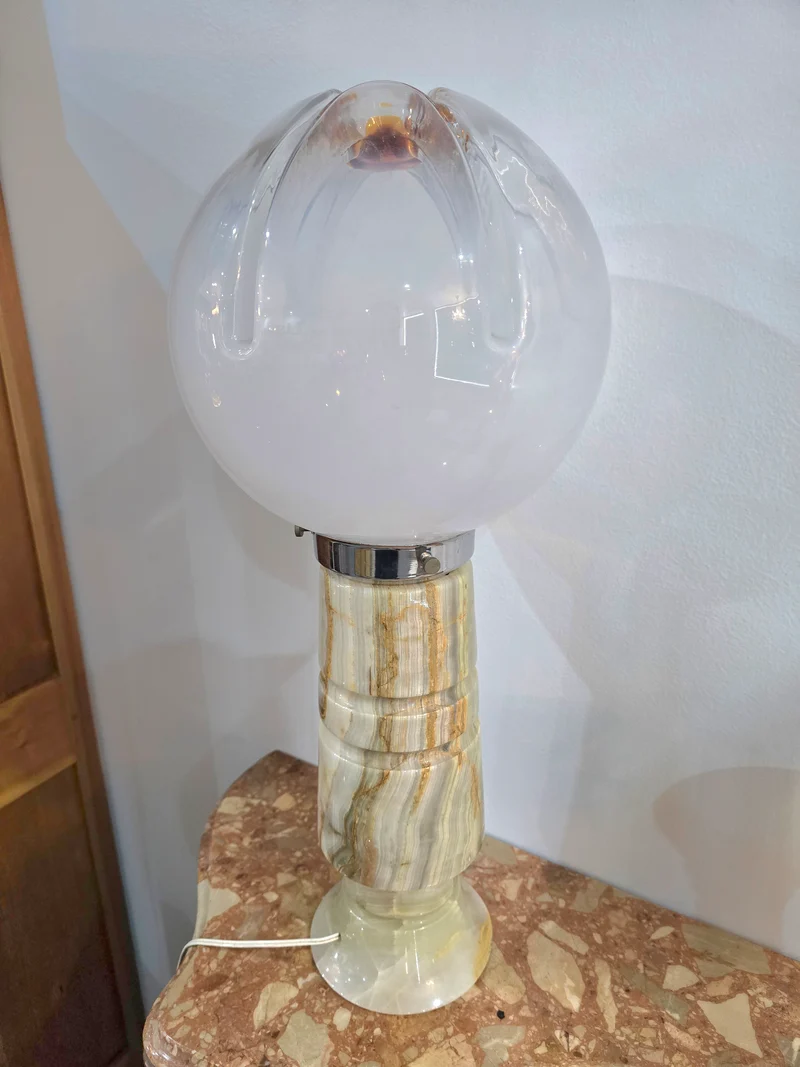 Lampe vintage en verre opalin et onyx – Design italien – Années 1960/1970