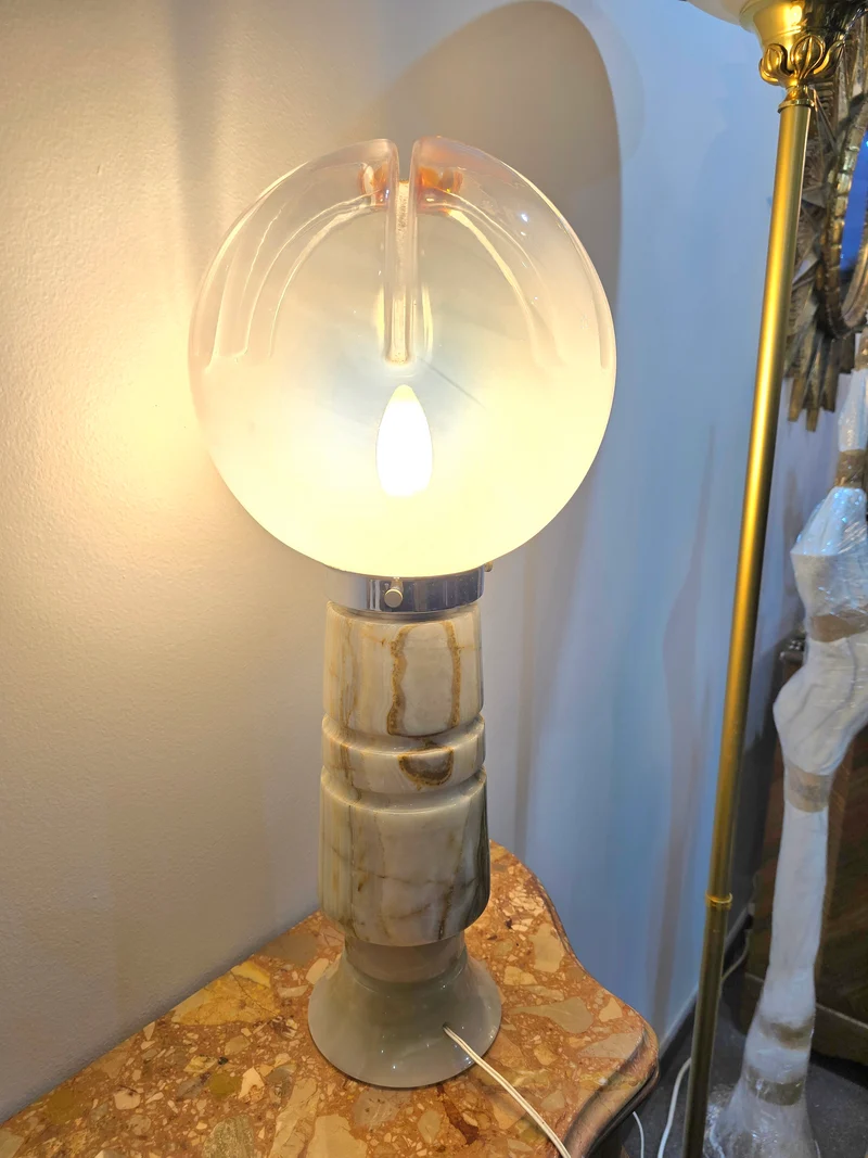 Lampe vintage en verre opalin et onyx – Design italien – Années 1960/1970