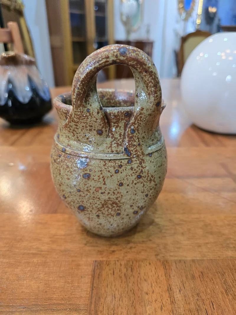 Petit pot en grès émaillé à anse – Céramique utilitaire, France, XXᵉ siècle